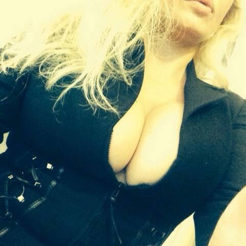 Public photo of amira_blonde