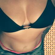 Public photo of yasmine77