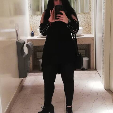 Public photo of Alyssa_Lilac777