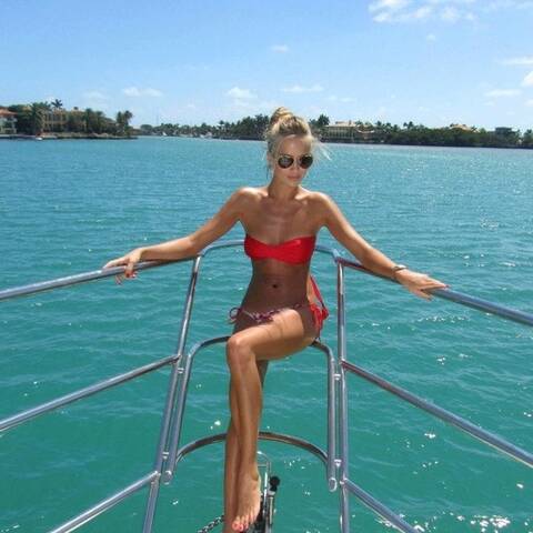 Profile photo of AngieQueen